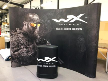 Werbewand Pop-up Standard Displaywand Messe Expo Event Banner Messewand Sponsorenwand