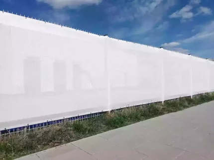 Weiße Bauzaunnetz Sichtschutzplanen auf Rolle in jeder Größe mit Ösen