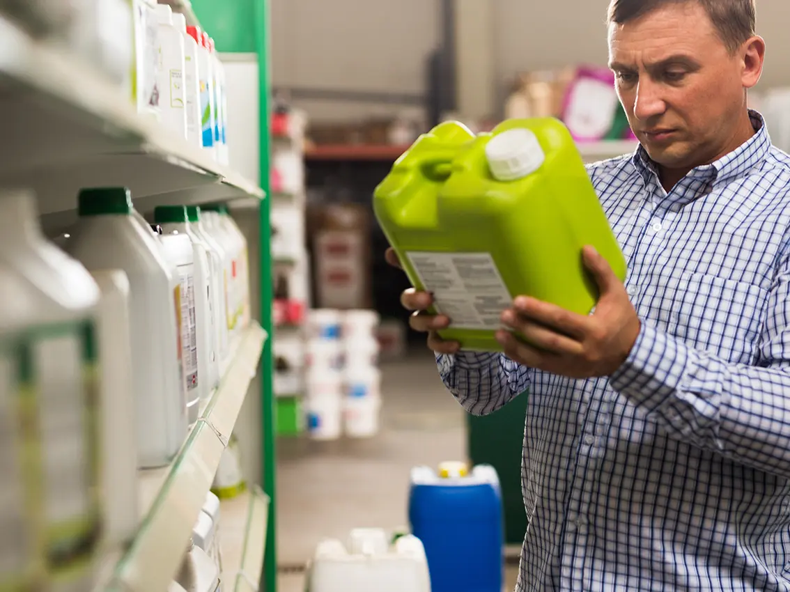 Starke Haftetiketten für Kunststoffkanister