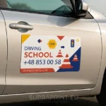Magnetische Magnetfolie für ein Auto berducken